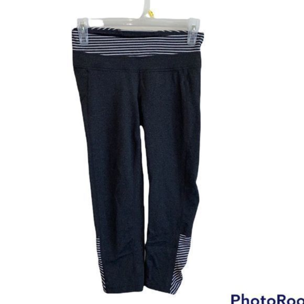 Athleta women’s XS striped balance cropped leggings‎